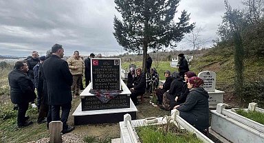 Depremde ölen Sergen Mudanya mezar başında anıldı
