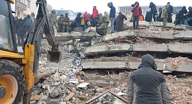 Depremde yıkılan pasaj davasında beraat kararı