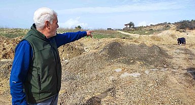 Depremzede aile evine giden tek yol kazılınca mağdur oldu
