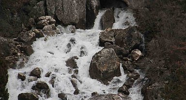 Derebucak'ta kuruyan Düden Şelalesi yeniden akmaya başladı