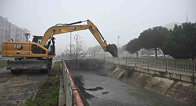 Dereyi çöplüğe çevirmişler