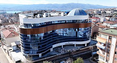 Derince'nin yeni hizmet binasında son rötuşlar yapılıyor