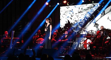 Derya Bedavacı Kapadokya'da sahne aldı