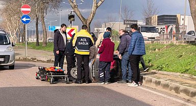 Devrilen triportörde annesi yaralanan çocuk gözyaşlarını tutamadı