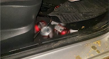 Direğe çarpan otomobildeki 4 kişi yaralandı: Araçtan alkol kutuları çıktı