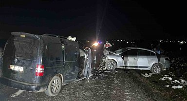 Diyarbakır'da iki otomobilin çarpıştığı kazada ölü sayısı 5'e yükseldi