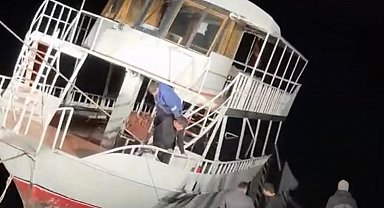 Diyarbakır'da kısmen batan tekne halat yardımıyla kurtarıldı