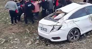 Diyarbakır'da otomobil yoldan çıktı: 1 yaralı