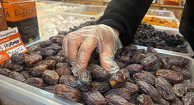 Diyarbakır'da Ramazan ayında 'hurma' tezgahlarına yoğun ilgi