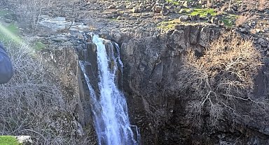 Diyarbakır'da yağışların artması ile coşan şelaleler ziyaretçi akınına uğruyor
