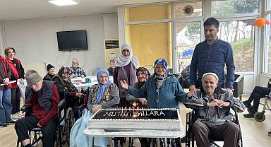 Doğum günlerini birlikte kutladılar