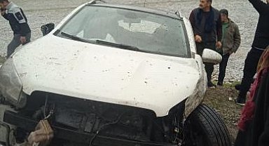 Dolu yağışı kazaya neden oldu: 2 yaralı