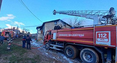 Domaniç'te çatı yangını