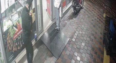 Dükkanın önündeki sigara paketini çaldı