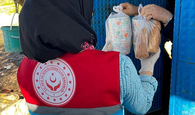 Dumlupınar SYDV ihtiyaç sahibi 18 eve sıcak yemek ulaştırıyor