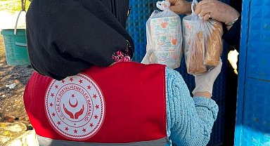 Dumlupınar SYDV ihtiyaç sahibi 18 eve sıcak yemek ulaştırıyor