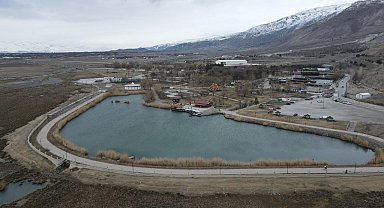 Dünyada nadir görülen doğal oluşum: 5 ayrı su aynı noktadan çıkıyor