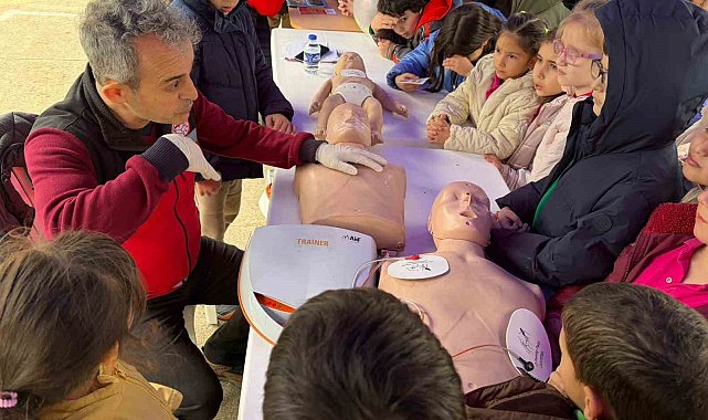 Düzce'de çocuklara afet eğitimleri sürüyor