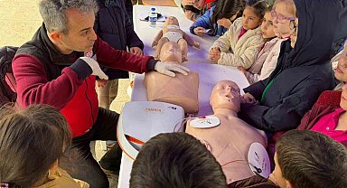 Düzce'de çocuklara afet eğitimleri sürüyor