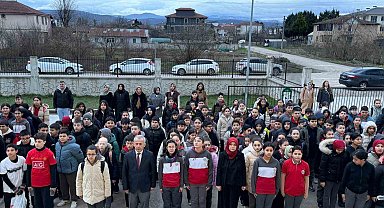 Düzce'de okullarda 6 Şubat depremleri için saygı duruşu