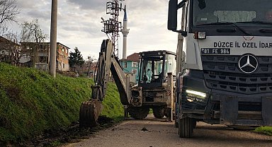 Düzce'de yağmur suyu için v kanal altyapısı sürüyor