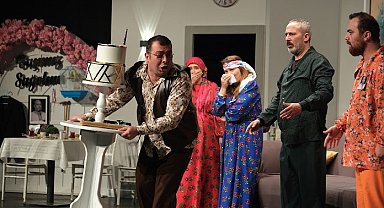 EBB Şehir Tiyatrosu'nun yeni oyunu "Organiyasyon" büyük beğeni topladı