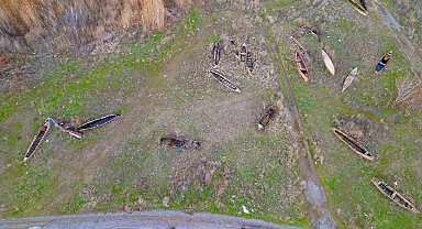 Eber Gölü'nün simgesi kayıklar suya değil, sertleşmiş toprağa hapsoldu