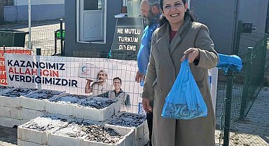 Edirne'de 350 kilogram hamsi dağıtıldı