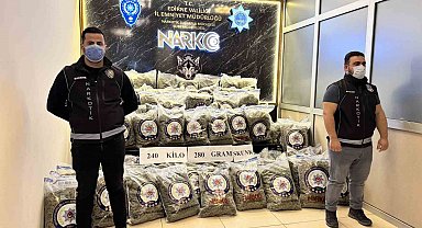 Edirne'de ele geçirilen uyuşturucu maddeler sergilendi