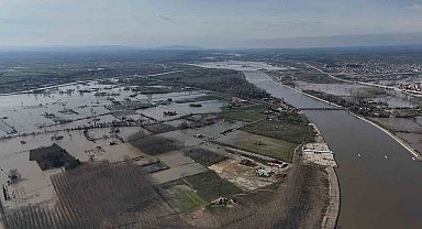 Edirne'de sular altında kalan yerleşim alanları ve çiftlikler havadan görüntülendi