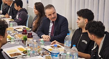Edremit Kaymakamı Odabaş, iftar sofrasında Şehit Mustafa Serin Fen Lisesi öğrenci ve öğretmenleriyle buluştu