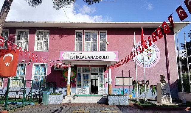 Efeler'de ikinci dönem "Bayrak Sevgisi" dersiyle başlayacak