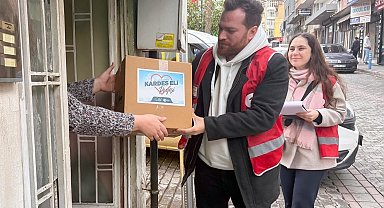 Efeler'de vatandaşlara gıda desteği