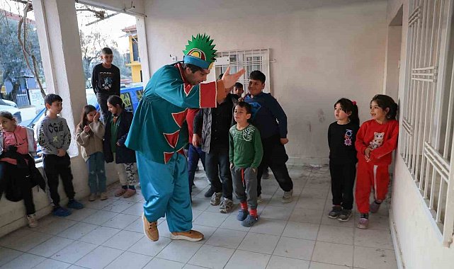 Efeler'in iftar programlarında çocuklar unutulmadı