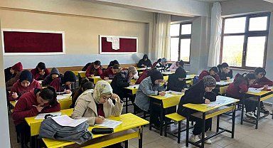 Eğil Belediyesinden 11 ve 12. sınıf öğrencilerine yönelik ödüllü deneme sınavı yapıldı