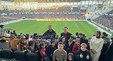 Eğil'in minikleri Amed Sportif Faaliyetler - Sakaryaspor maçında ilk kez tribün heyecanı yaşadı