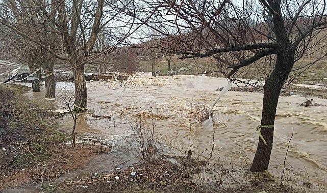 Ekinözü Belediyesi'nin yaptığı yol ilk yağmurda taşkın altında kaldı