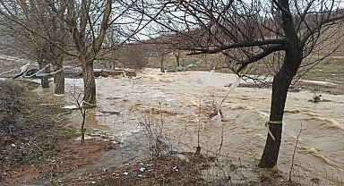 Ekinözü Belediyesi'nin yaptığı yol ilk yağmurda taşkın altında kaldı