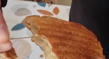 Ekmekten paket lastiği çıktı