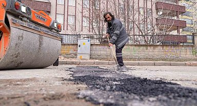 Elazığ'da asfalt yama uygulaması sürüyor
