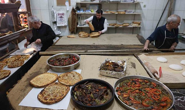 Elazığ'da fırıncıların yoğun 'Ramazan' mesaisi
