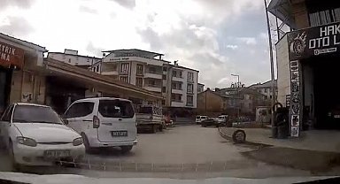 Elazığ'da kaza ucuz atlatıldı: Saniyelerle ölümden döndü