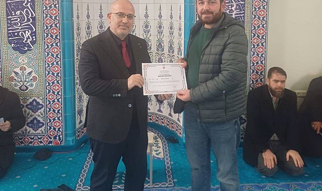 Emet'te Tashih-i Hurûf Kursunu tamamlayan din görevlilerine başarı belgesi