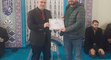 Emet'te Tashih-i Hurûf Kursunu tamamlayan din görevlilerine başarı belgesi