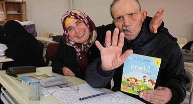 Engelleri aşıp okuma yazma kursuna katıldılar: 30 yıllık çiftten ders alınacak aşk hikayesi