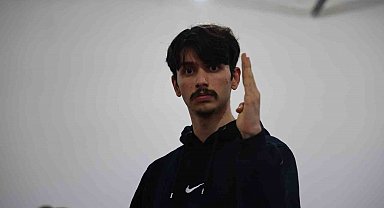 Engellerin aşıldığını para taekwondo Türkiye şampiyonu Furkan Kaan Ata gösterdi