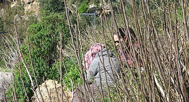 Engelli oğlu için falezlere çıktı, 2 saatte ikna edildi