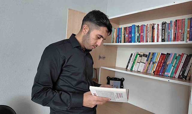 Erciş'te engelli genç kitap yazarak hayata tutundu