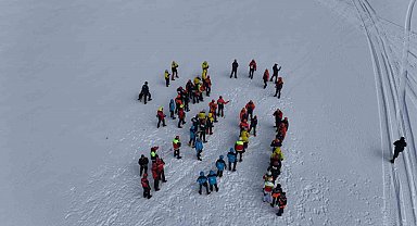 Erciyes'te gerçeği aratmayan çığ tatbikatı