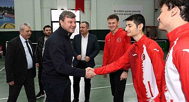 Ertuğrul Sağlam'dan genç sporculara ilham veren ziyaret